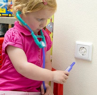 Kleine handjes richting stopcontact? Deze oplossing werkt meteen